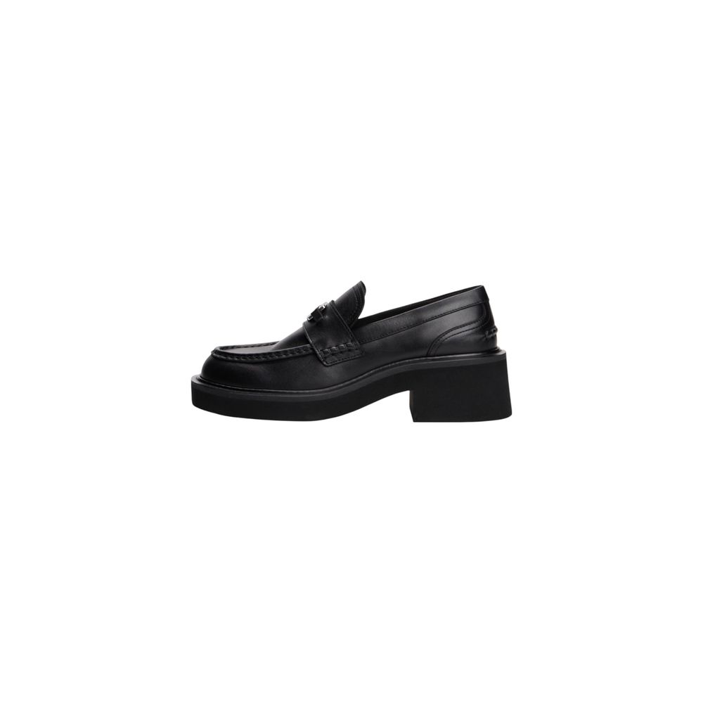 High-Heel Loafers Pumps Heels by Tommy Hilfiger Jeans for women in leather black features an effortlessly chic silhouette from the Women's Leather High-Heel Loafers Pumps Heels collection, showcasing a high-heel and effortlessly chic for a effortlessly chic look.