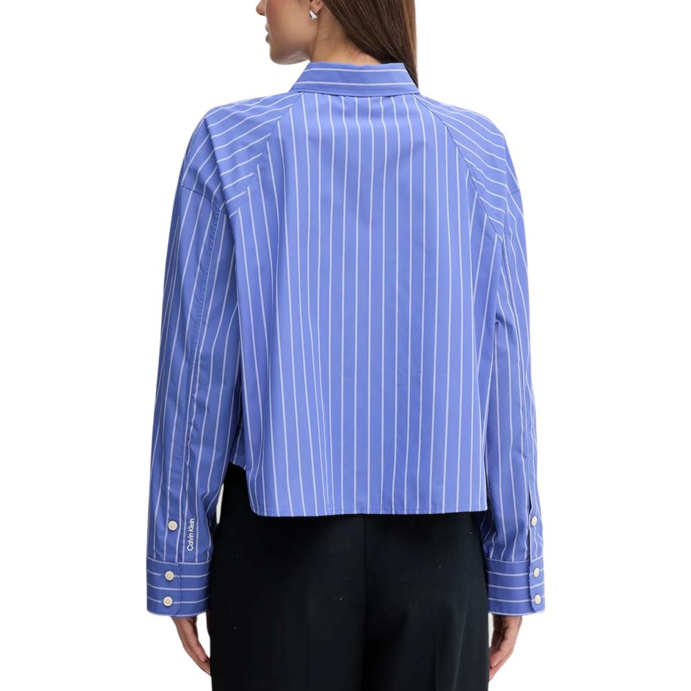 Shirt by Calvin Klein Jeans for women in cotton blue features an polished silhouette, showcasing a sophisticated and detail for a truly polished finish.