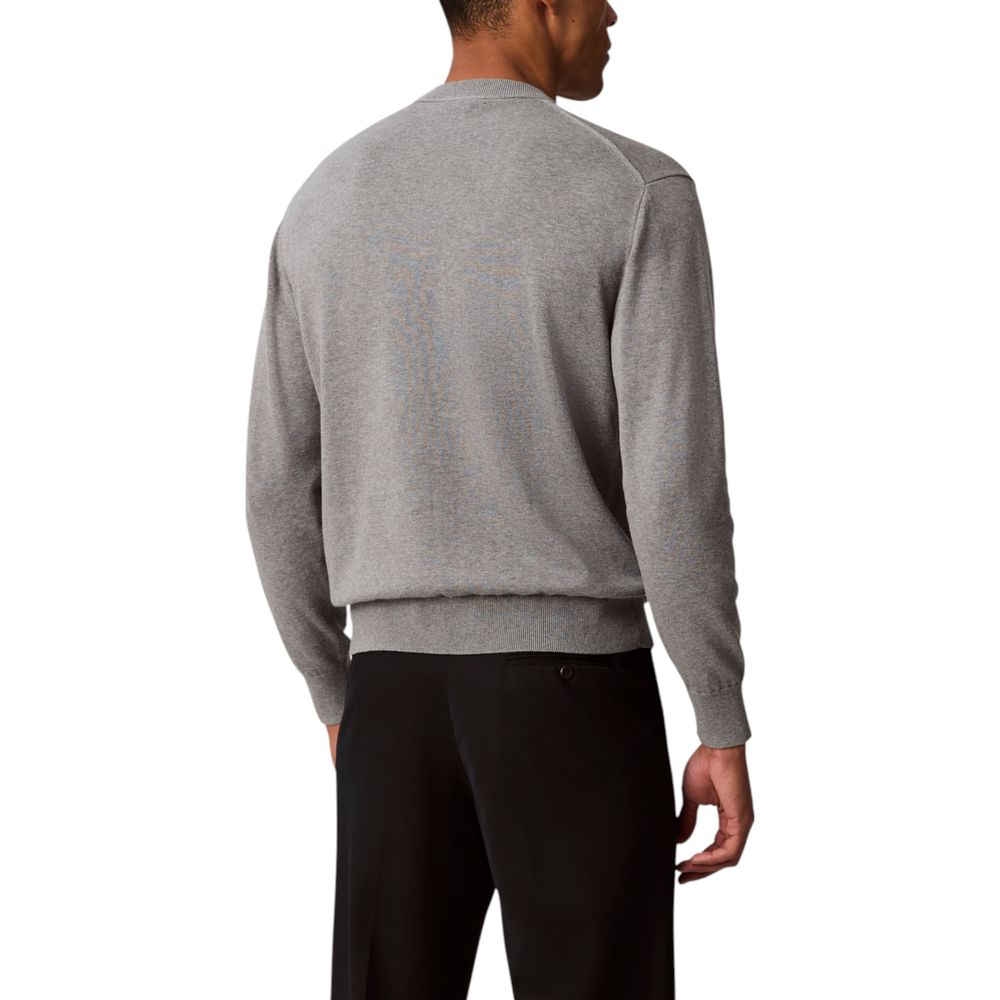 Sweatshirt by Calvin Klein Jeans for men in cotton gray features an provocated silhouette, detailed with a provocated and a refined crew neckline for a sophisticated aesthetic.