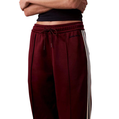 Activewear Jogger Pants by Calvin Klein Jeans for women in cotton polyester bordeaux features an kinetic straight-leg and long with a , showcasing high-performance breathable-design for an kinetic look.