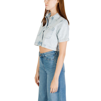 Shirt by Tommy Hilfiger Jeans for women in lyocell & cotton light-blue features an polished silhouette, showcasing a sophisticated and detail for a truly polished finish.