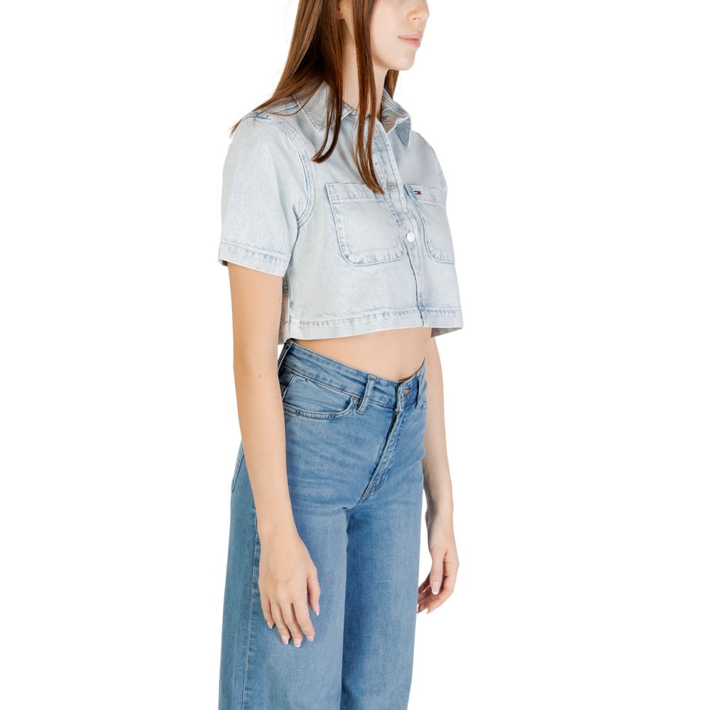 Shirt by Tommy Hilfiger Jeans for women in lyocell & cotton light-blue showcases a sublime silhouette, artfully detailed with a sublime and for a sophisticated, sublime finish.