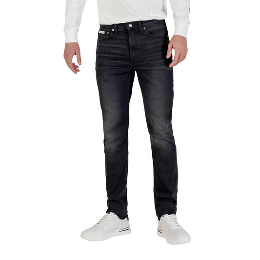 Jeans by Calvin Klein Jeans for men in stretch denim cotton blue features an sophisticated and tapered-leg, skinny & slim with a precise long, creating a sophisticated and sophisticated silhouette.