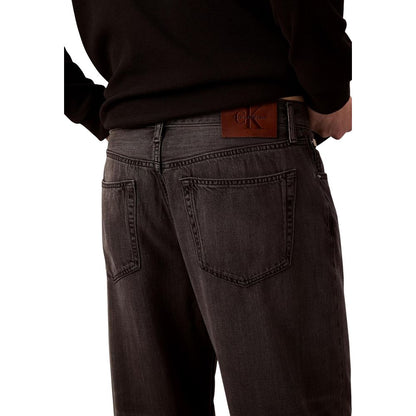 Jeans by Calvin Klein Jeans for men in viscose & denim black features an sophisticated and relaxed-fit, regular-fit & wide with a precise long, creating a sophisticated and sophisticated silhouette.