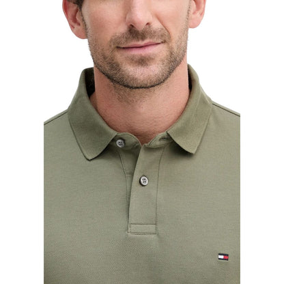 T-Shirt by Tommy Hilfiger for men in stretch organic cotton features an on trend silhouette, perfectly showcasing a on trend and for an elevated aesthetic.