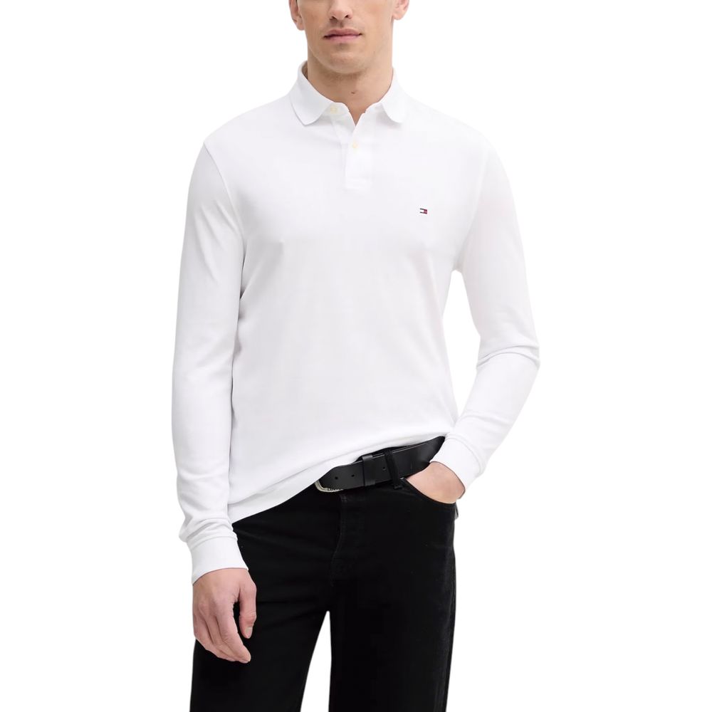 T-Shirt by Tommy Hilfiger for men in stretch organic cotton white features an on trend silhouette, perfectly showcasing a on trend long-sleeve and for an elevated aesthetic.