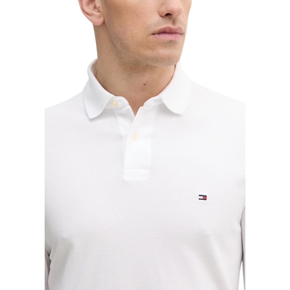 T-Shirt by Tommy Hilfiger for men in stretch organic cotton white features an edgy silhouette, meticulously detailed with a sophisticated and for a truly edgy finish.