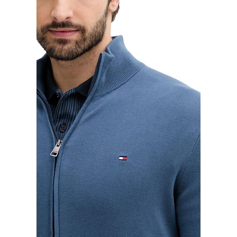 Cardigan by Tommy Hilfiger for men in cotton blue showcases a luxurious silhouette, meticulously detailed with a sophisticated and for a refined finish.