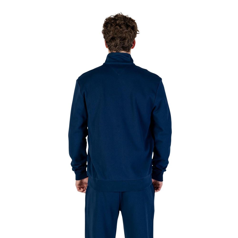 Activewear Sweatshirt by Tommy Hilfiger for men in cotton polyester blue presents a ergonomic silhouette, showcasing a sophisticated hooded high-collar neckline and detailed with premium for a ergonomic finish.