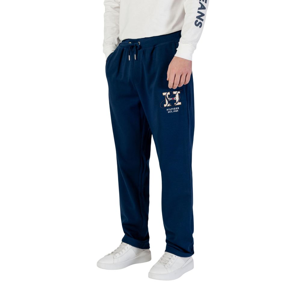 Activewear Jogger Pants by Tommy Hilfiger for men in cotton polyester blue features an ergonomic regular-fit and with a ergonomic long, showcasing innovative for a ergonomic look.