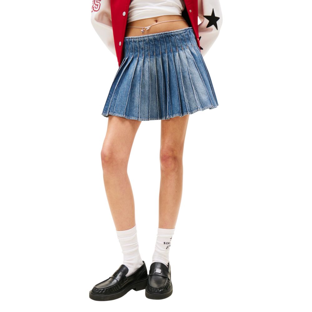 Skirt by Tommy Hilfiger Jeans for women in cotton blue features a contoured silhouette from the Women's Mini Pleated Cotton Skirt collection, characterized by its contoured mini for a contoured finish.