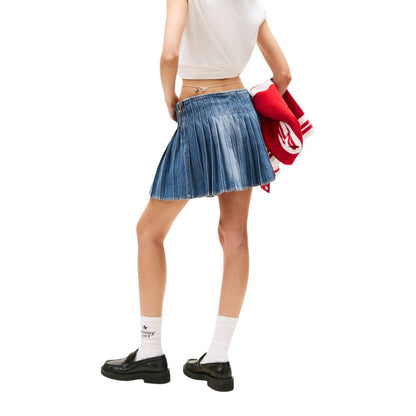 Skirt by Tommy Hilfiger Jeans for women in cotton blue features a sublime silhouette, showcasing the sublime design of the Women's Mini Pleated Cotton Skirt in a sophisticated mini.