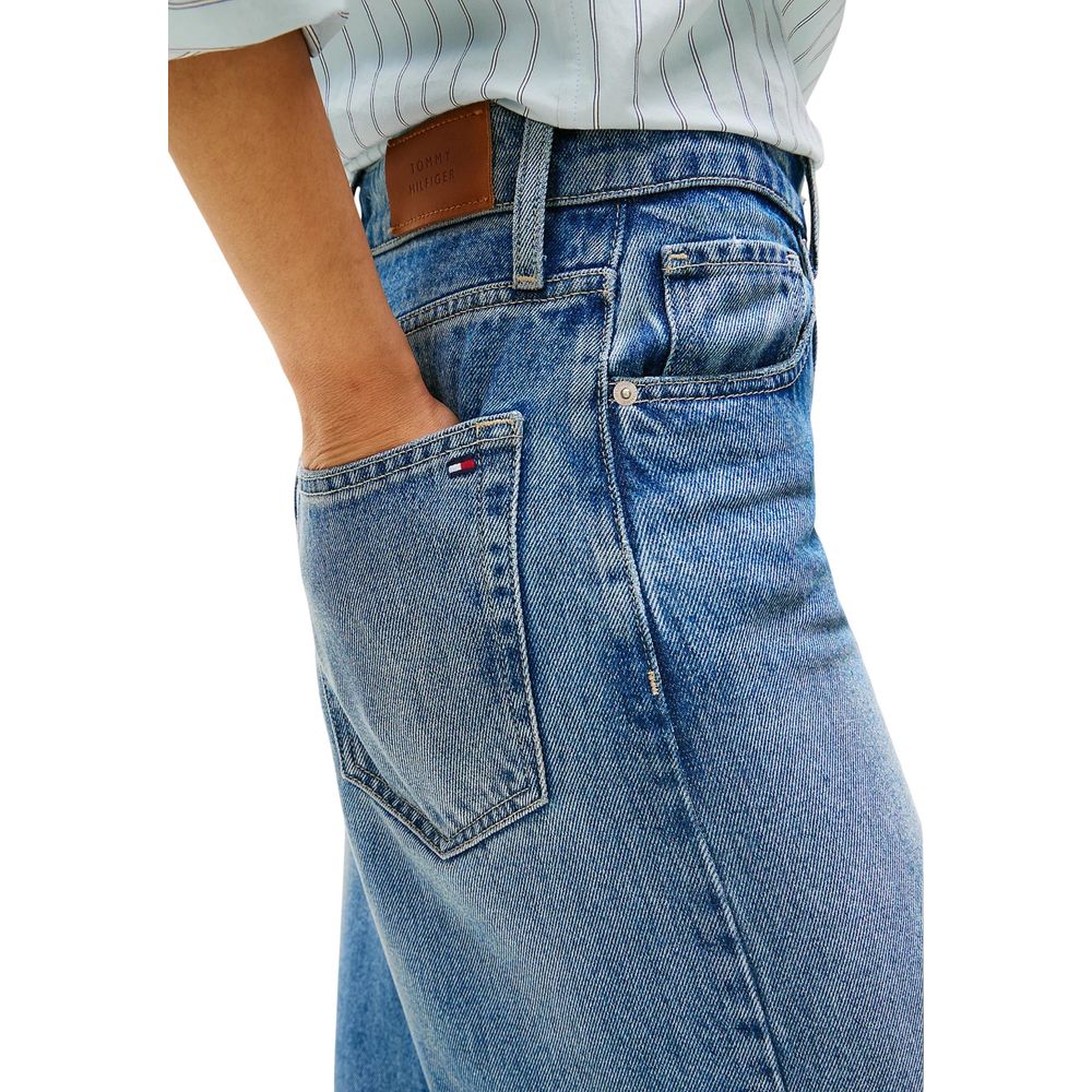 Jeans by Tommy Hilfiger for women in lana wool & denim blue presents a refined pantology silhouette, artfully defined by a refined pantology flared, bootcut & wide, long, and a sophisticated high rise.
