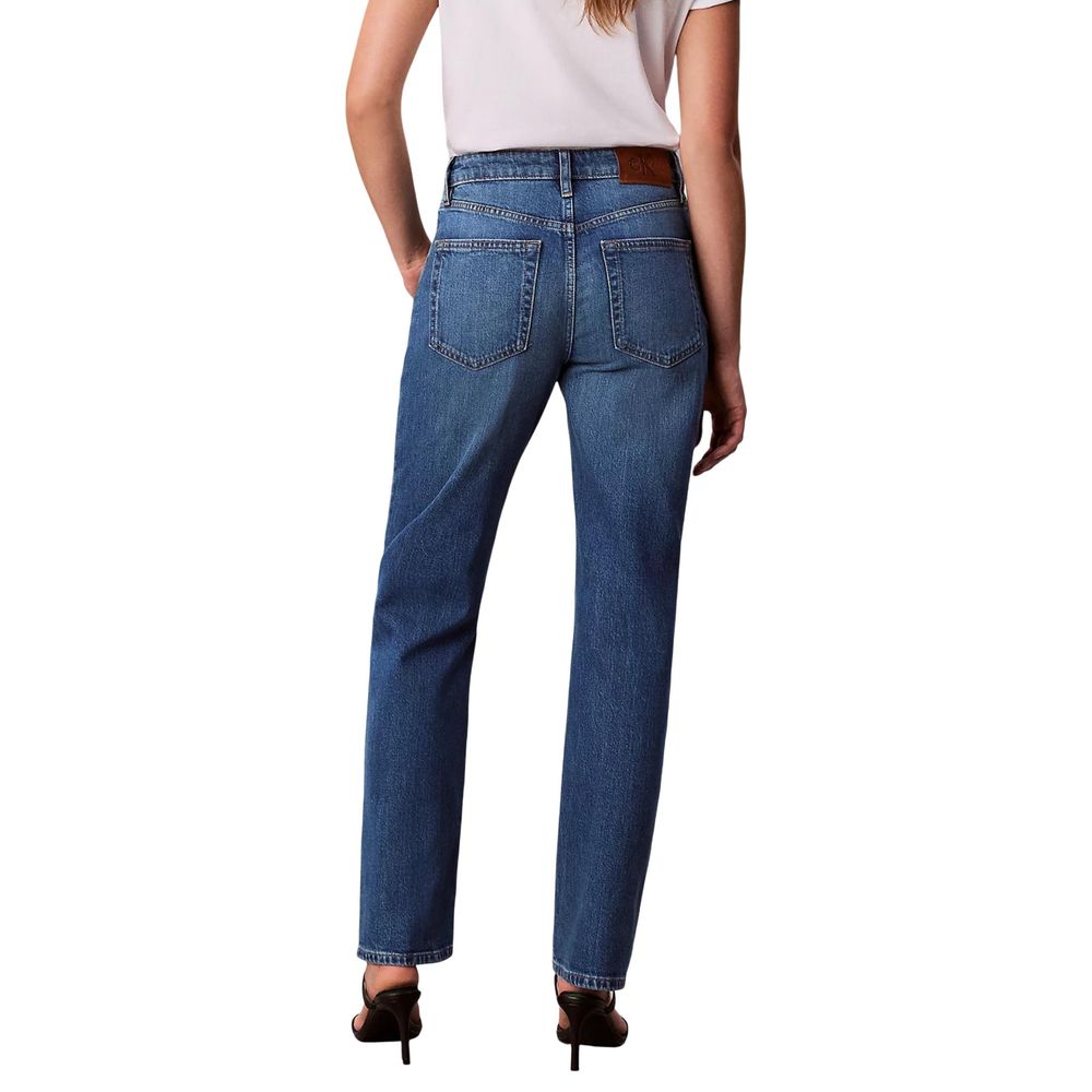 Jeans by Calvin Klein Jeans for women in stretch denim cotton blue features a polished silhouette with a polished straight-leg, relaxed-fit, regular-fit & mom, reaching a polished long and finished with a polished high rise.