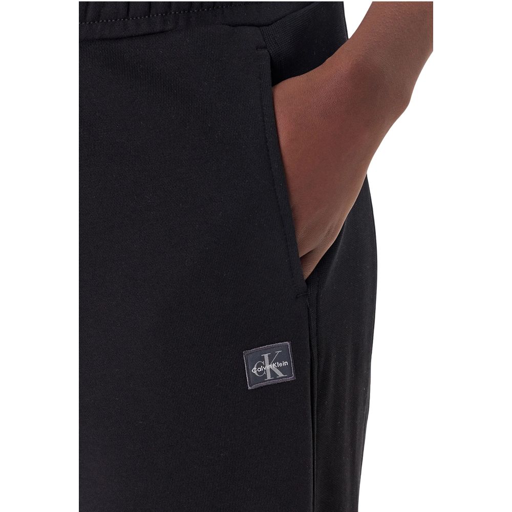 Activewear Jogger Pants by Calvin Klein Jeans for women in cotton terrycloth black features a contemporary silhouette with , a contemporary relaxed-fit & wide, long hem, and for a premium, high-performance aesthetic.