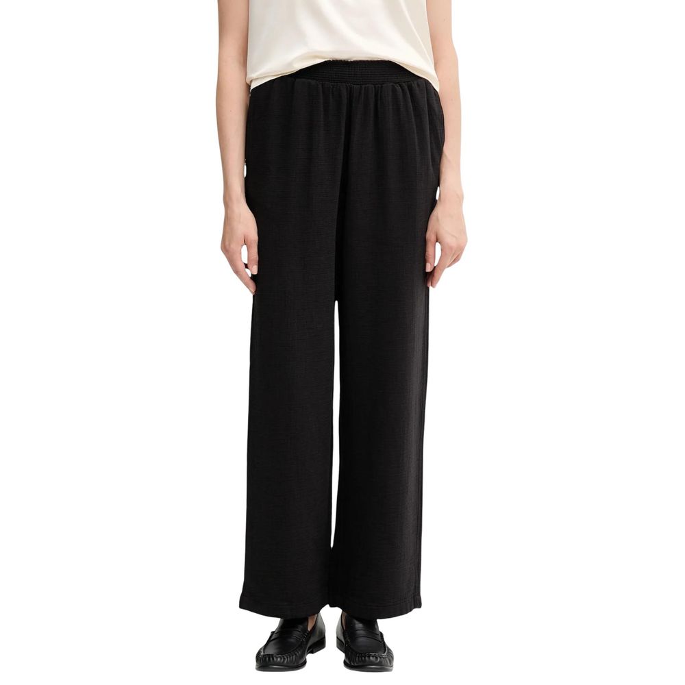 Activewear Jogger Pants by Calvin Klein Jeans for women in cotton viscose black features an kinetic straight-leg & wide and long with a , showcasing high-performance breathable-design for an kinetic look.