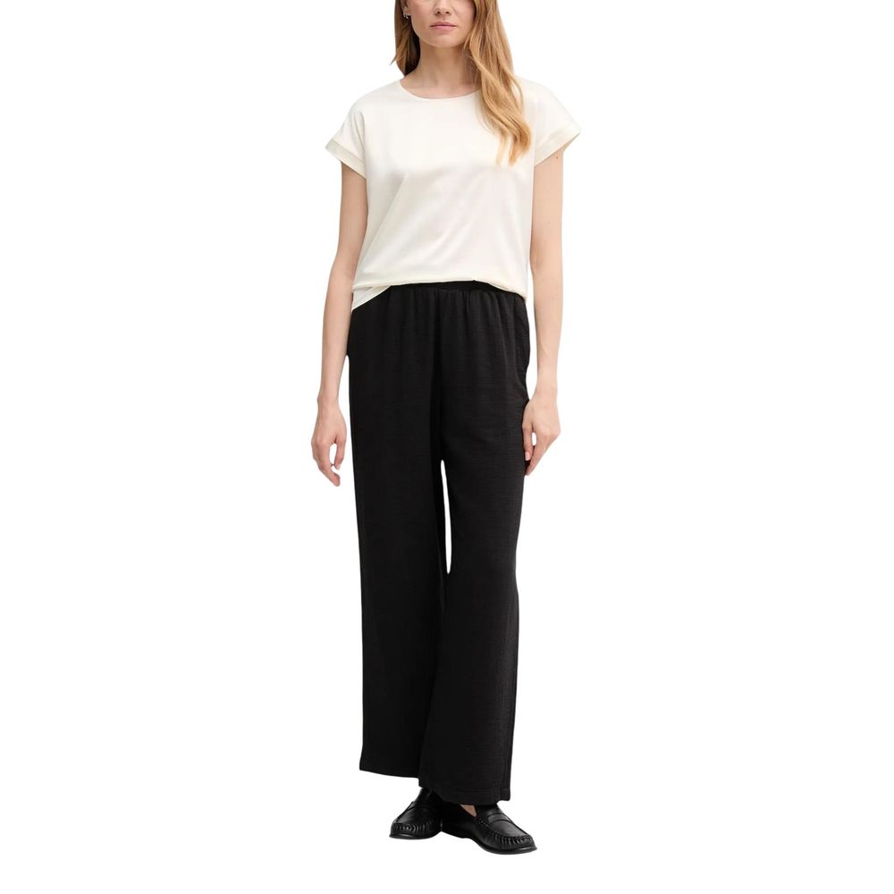 Activewear Jogger Pants by Calvin Klein Jeans for women in cotton viscose black features a versatile silhouette, integrating performance breathable-design with a versatile straight-leg & wide, long, and comfortable .