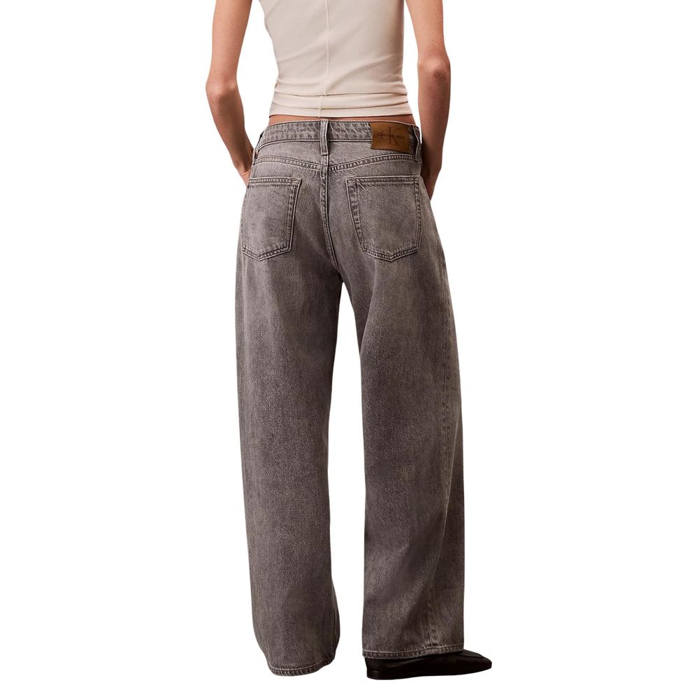 Jeans by Calvin Klein Jeans for women in lyocell & denim cotton gray features an sophisticated low rise and relaxed-fit, wide & boyfriend with a precise long, creating a sophisticated and sophisticated silhouette.