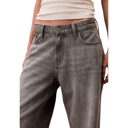 Jeans by Calvin Klein Jeans for women in lyocell & denim cotton gray presents a tailored silhouette, showcasing a tailored relaxed-fit, wide & boyfriend and long cut with a refined low rise for a truly tailored aesthetic.