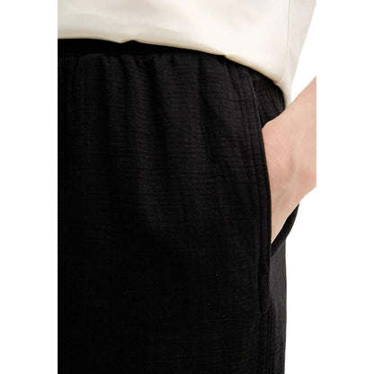 Activewear Jogger Pants by Calvin Klein Jeans for women in cotton viscose black features an ergonomic straight-leg & wide and with a ergonomic long, showcasing innovative breathable-design for a ergonomic look.