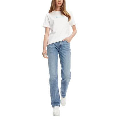 Jeans by Calvin Klein Jeans for women in stretch denim cotton blue presents a refined pantology silhouette, artfully defined by a refined pantology straight-leg, regular-fit & mom, long, and a sophisticated high rise.