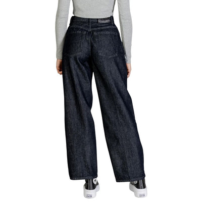 Jeans by Calvin Klein Jeans for women in denim cotton blue presents a refined pantology silhouette, artfully defined by a refined pantology flared, bootcut & wide, long, and a sophisticated high rise.