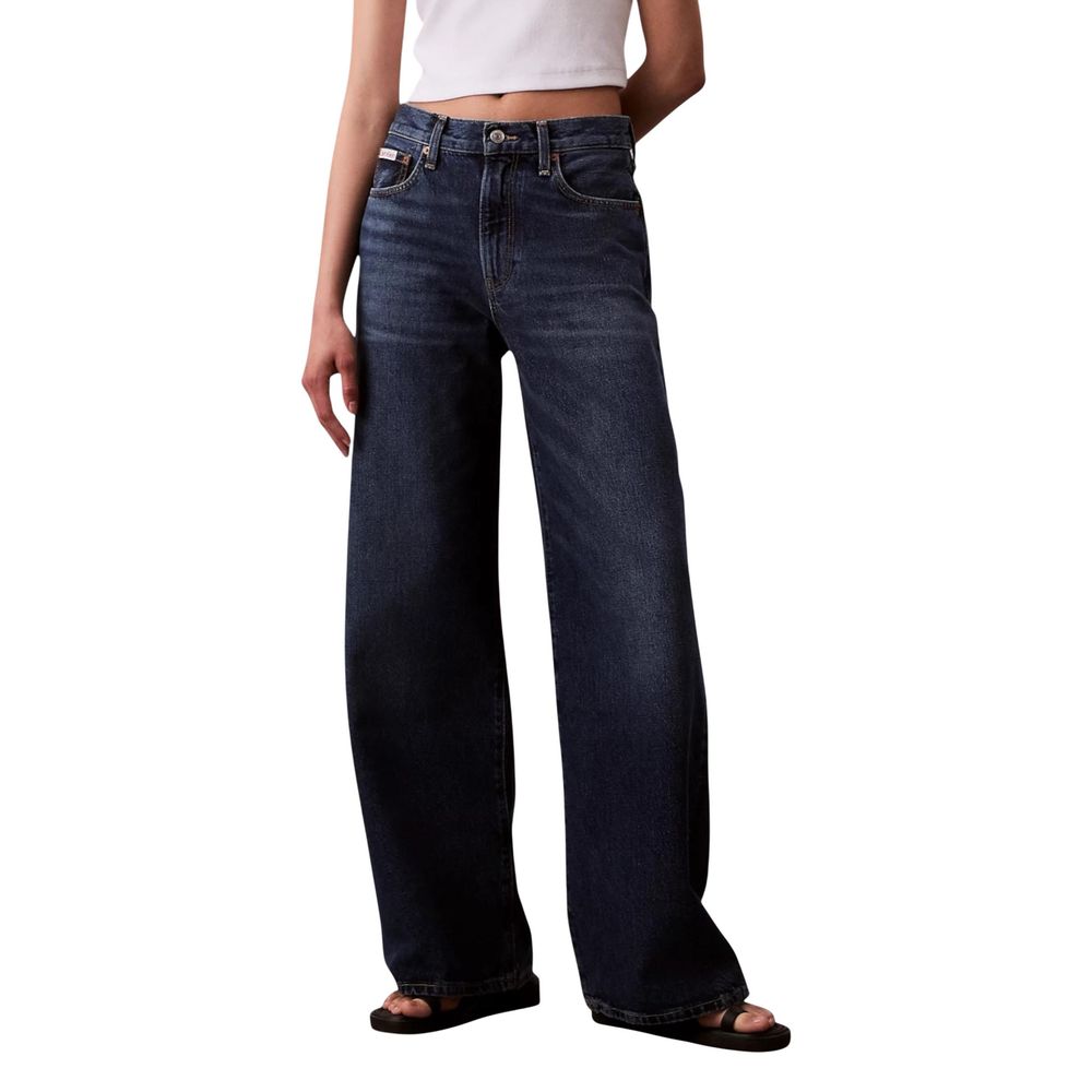 Jeans by Calvin Klein Jeans for women in denim cotton blue presents a refined pantology silhouette, artfully defined by a refined pantology flared, bootcut & wide, long, and a sophisticated mid rise.