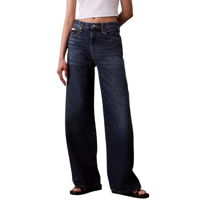 Jeans by Calvin Klein Jeans for women in denim cotton blue presents a refined pantology silhouette, artfully defined by a refined pantology flared, bootcut & wide, long, and a sophisticated mid rise.