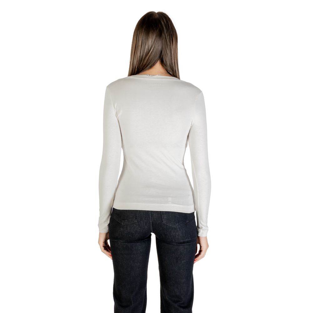 T-Shirt by Guess for women in stretch cotton cream showcases a unassuming silhouette, artfully detailed with a refined crew neckline and unassuming for a sophisticated, contemporary look.