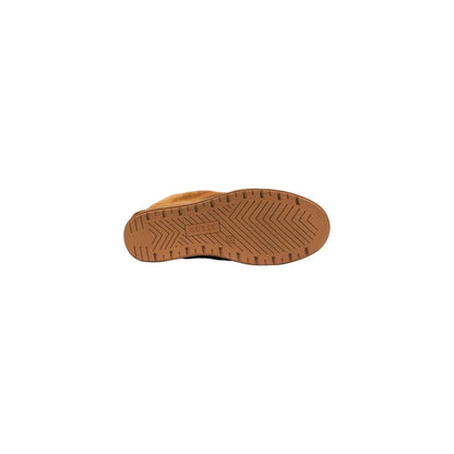 Flat Ankle Winter Boots by Guess for women in suede leather beige features an high-performance silhouette, showcasing the sophisticated design of the Women's Suede Leather Flat Ankle Winter Boots with a flat and a refined .