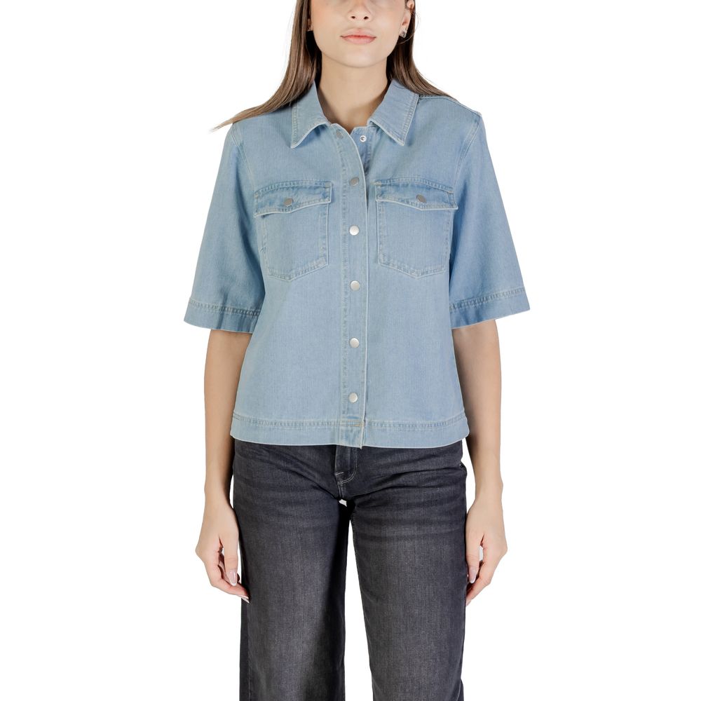 Shirt by Only for women in cotton light-blue showcases a sleek silhouette, elegantly detailed with a sleek and short-sleeve for a sleek finish.