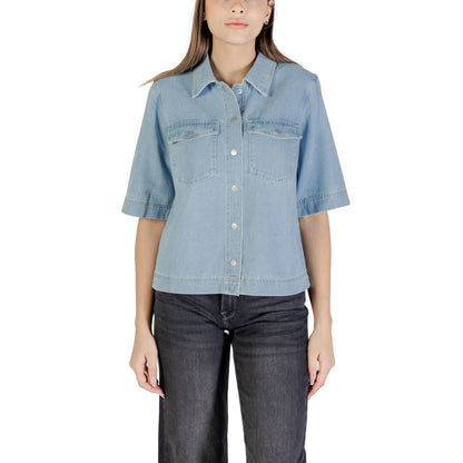 Shirt by Only for women in cotton light-blue showcases a sleek silhouette, elegantly detailed with a sleek and short-sleeve for a sleek finish.