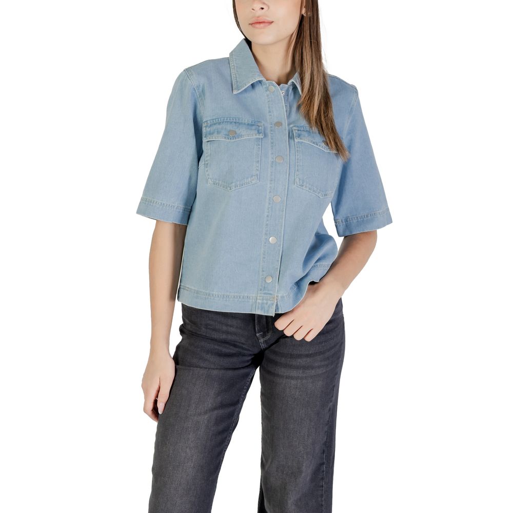 Shirt by Only for women in cotton light-blue showcases a sublime silhouette, artfully detailed with a sublime and for a sophisticated, sublime finish.