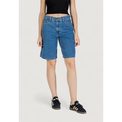 Short Trousers by Levi's for women in cotton blue features an effortless chic silhouette, meticulously tailored with a sophisticated relaxed-fit & wide, short, and for a effortless chic finish.