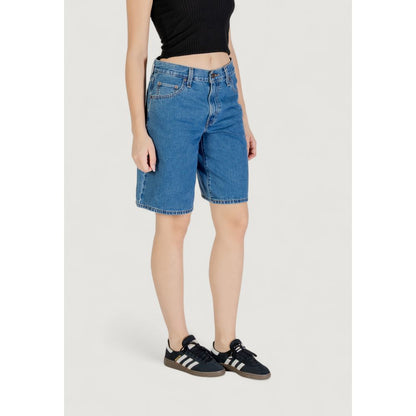 Short Trousers by Levi's for women in cotton blue features an sartorial luxe relaxed-fit & wide and short, defined by a sartorial luxe for a sophisticated, premium silhouette.
