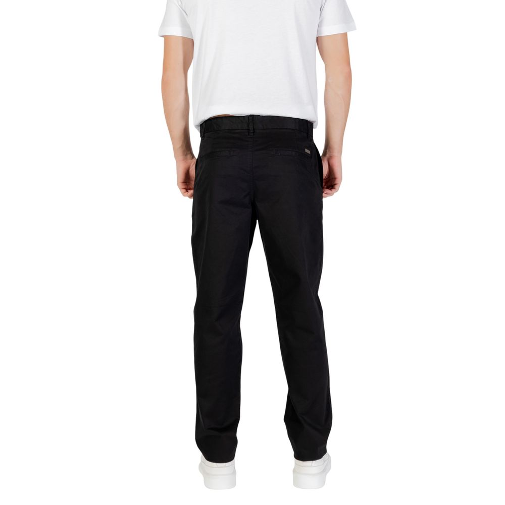 Trousers by Armani Exchange for men in stretch cotton black features a sculptural silhouette, showcasing a sculptural skinny & slim and long with a sophisticated for a sculptural finish.