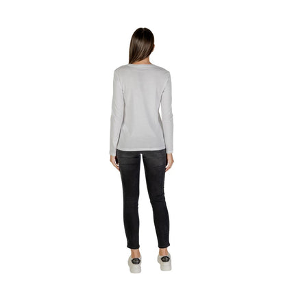 T-Shirt by Armani Exchange for women in cotton white features a plush silhouette, showcasing a sophisticated round neckline and for a truly plush finish.