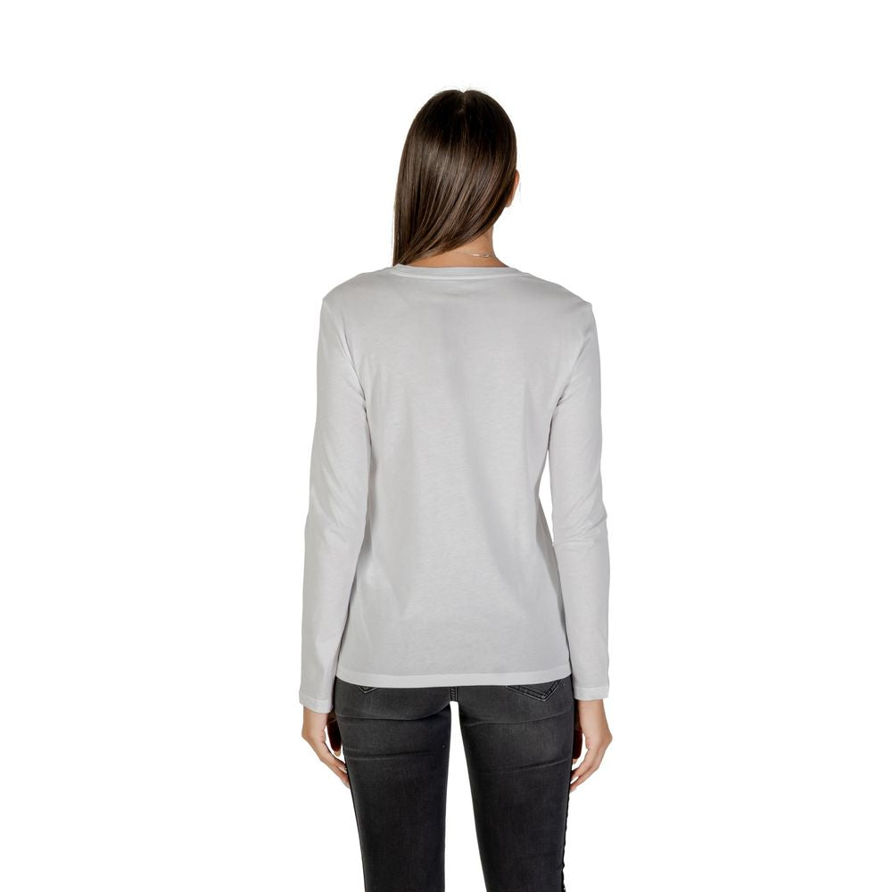T-Shirt by Armani Exchange for women in cotton white showcases a dramatic silhouette, elegantly detailed with a dramatic and for a truly dramatic finish.