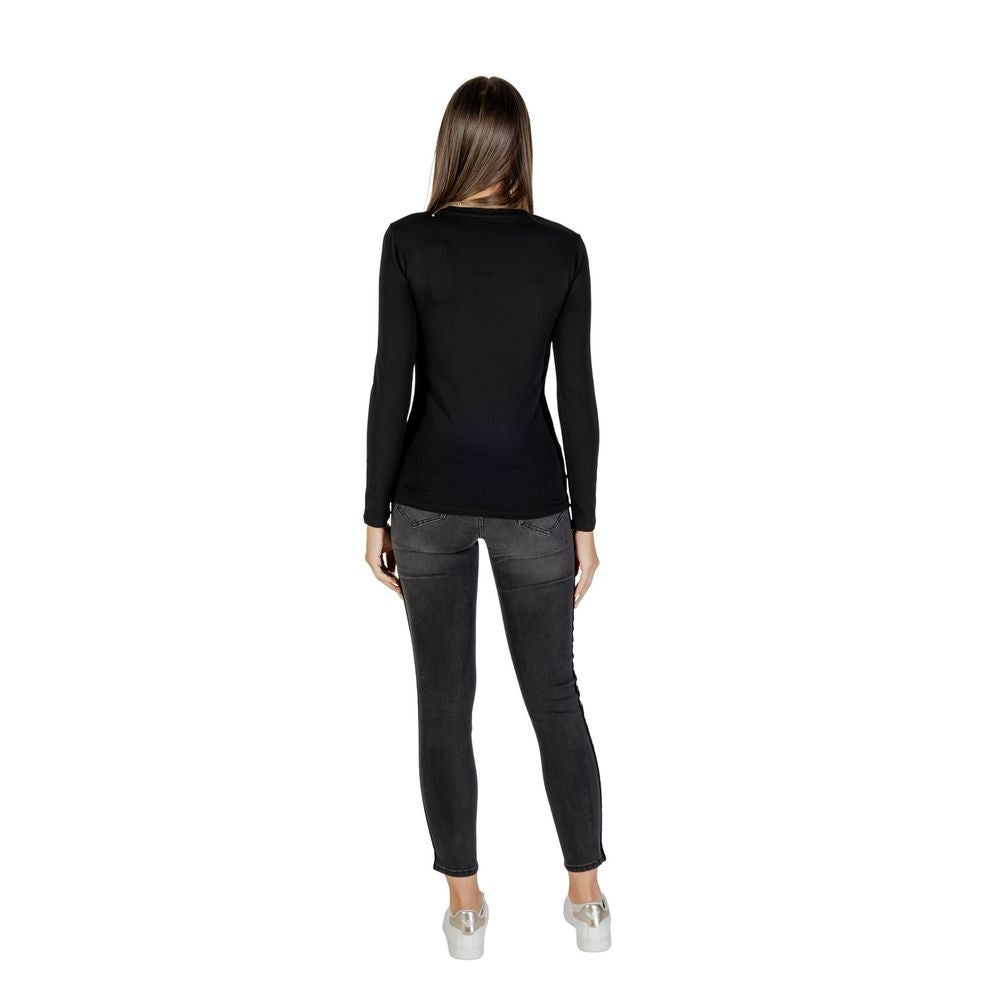 T-Shirt by Armani Exchange for women in stretch cotton black showcases a unassuming silhouette, artfully detailed with a refined and unassuming for a sophisticated, contemporary look.