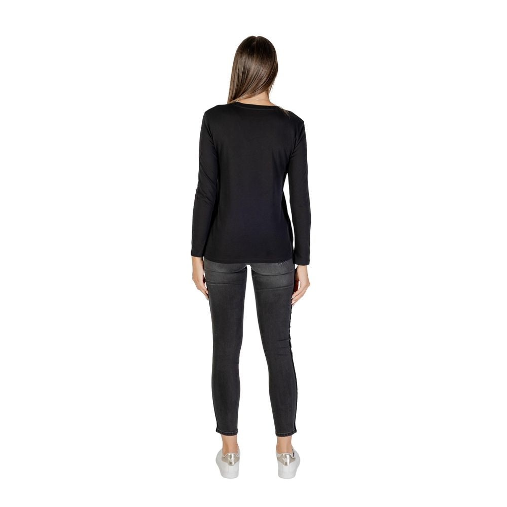 T-Shirt by Armani Exchange for women in cotton black showcases a chic silhouette, artfully detailed with a chic round neckline and for a chic finish.