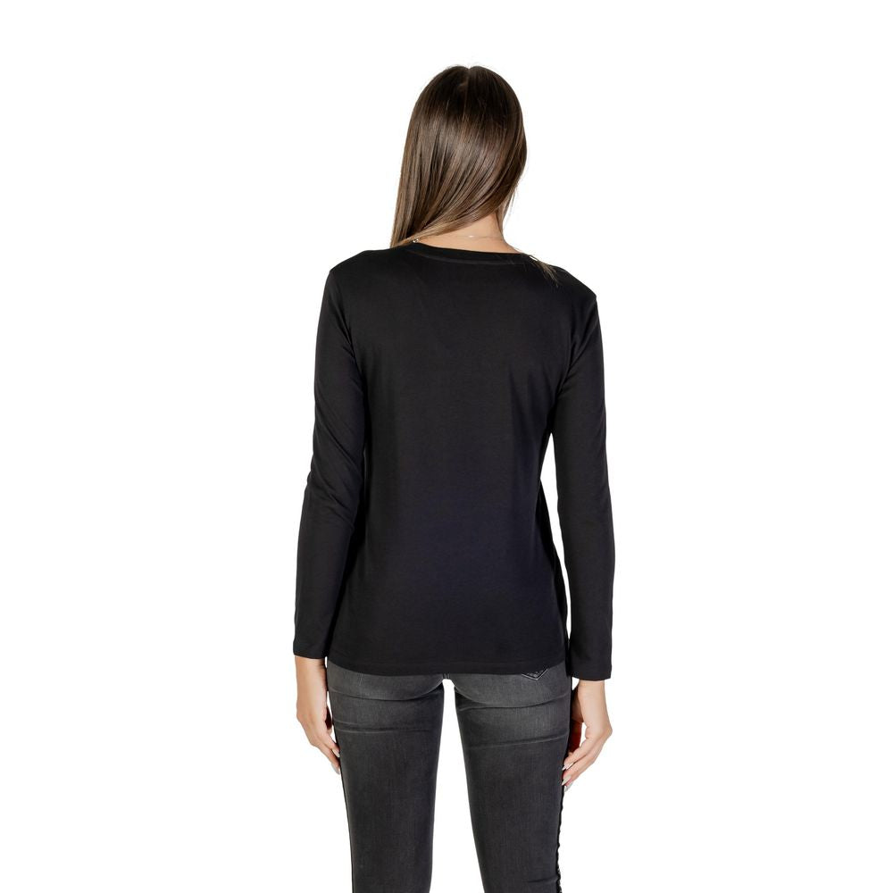 T-Shirt by Armani Exchange for women in cotton black showcases a dramatic silhouette, elegantly detailed with a dramatic and for a truly dramatic finish.