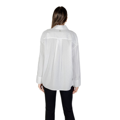 Shirt by Armani Exchange for women in cotton white showcases a sleek silhouette, elegantly detailed with a sleek and for a sleek finish.