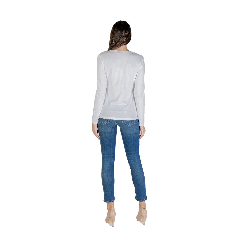 T-Shirt by Liu Jo for women in cotton white showcases a chic silhouette, artfully detailed with a chic crew neckline and for a chic finish.