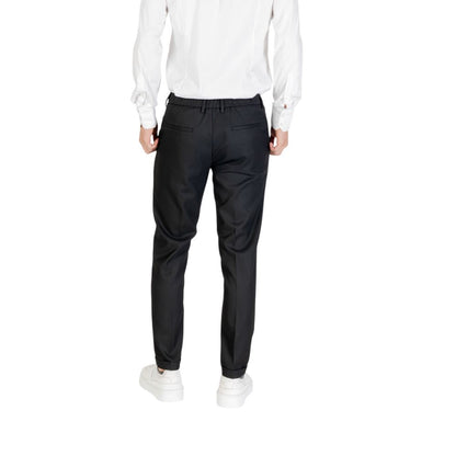 Trousers by Antony Morato for men in stretch polyester viscose twill black features a tailored silhouette with a tailored skinny, slim & cropped, defined by its cropped and a sophisticated .