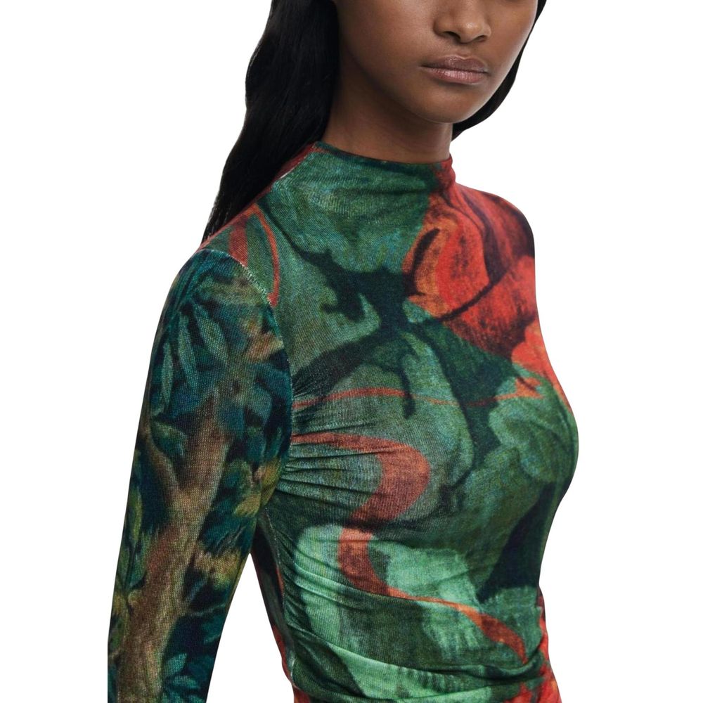 T-Shirt by Desigual for women in viscose floral features an on trend silhouette, perfectly showcasing a on trend and round neckline for an elevated aesthetic.
