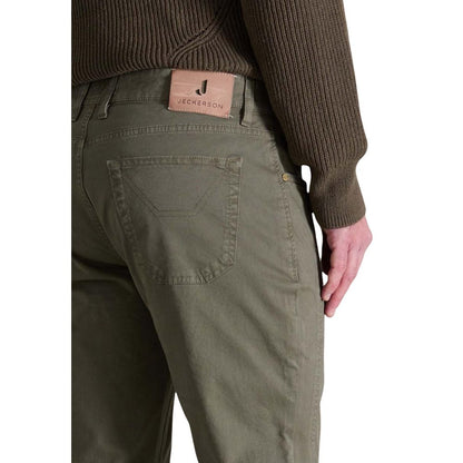 Trousers by Jeckerson for men in stretch cotton green presents a perennial silhouette, meticulously tailored with a skinny & slim cut, long finish, and an elegant .