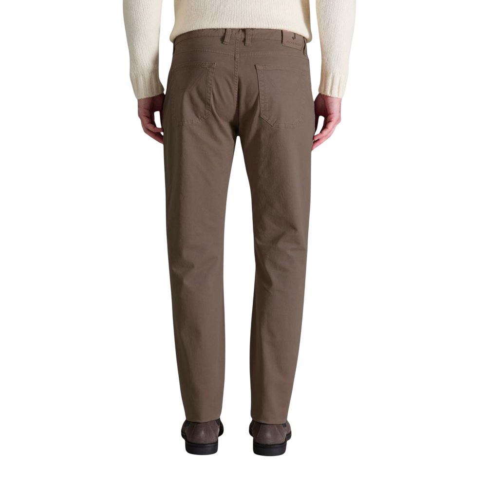 Trousers by Jeckerson for men in stretch cotton brown presents a perennial silhouette, meticulously tailored with a skinny & slim cut, long finish, and an elegant .