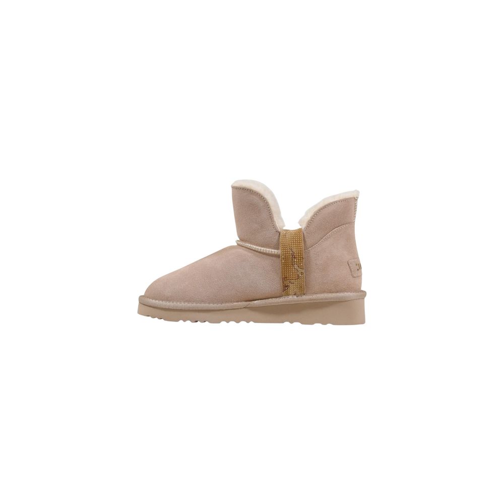 Ankle Boots by Alviero Martini Prima Classe for women in faux leather & fur beige showcases a aeronautic silhouette as Women's Lightweight Faux Leather & Fur Ankle Boots, artfully defined by a aeronautic and a aeronautic .