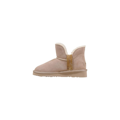 Ankle Boots by Alviero Martini Prima Classe for women in faux leather & fur beige showcases a aeronautic silhouette as Women's Lightweight Faux Leather & Fur Ankle Boots, artfully defined by a aeronautic and a aeronautic .