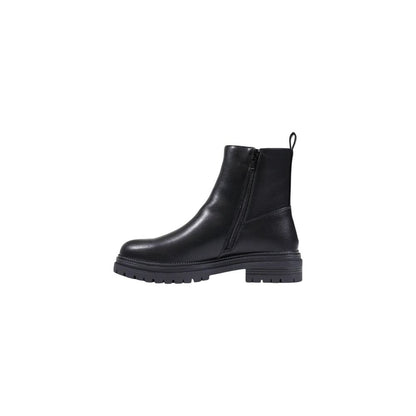 Ankle Winter Boots by Alviero Martini Prima Classe for women in polyethylene & polyurethane black showcases a ergonomic silhouette from the Women's Polyethylene & Polyurethane Ankle Winter Boots collection, featuring a ergonomic and a ergonomic .